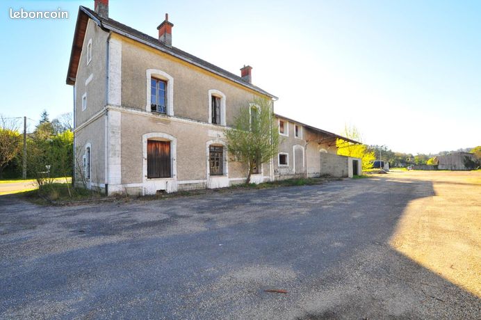 Immeuble 679 m² Cancon