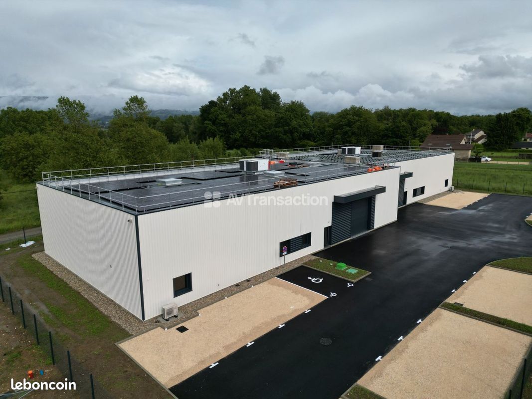 Local commercial 1379 m² · à Aoste · 1 379 m² · 1 995 000 €