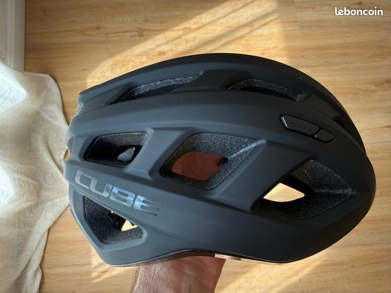CUBE HELMET ROAD RACE Noir (image 1)