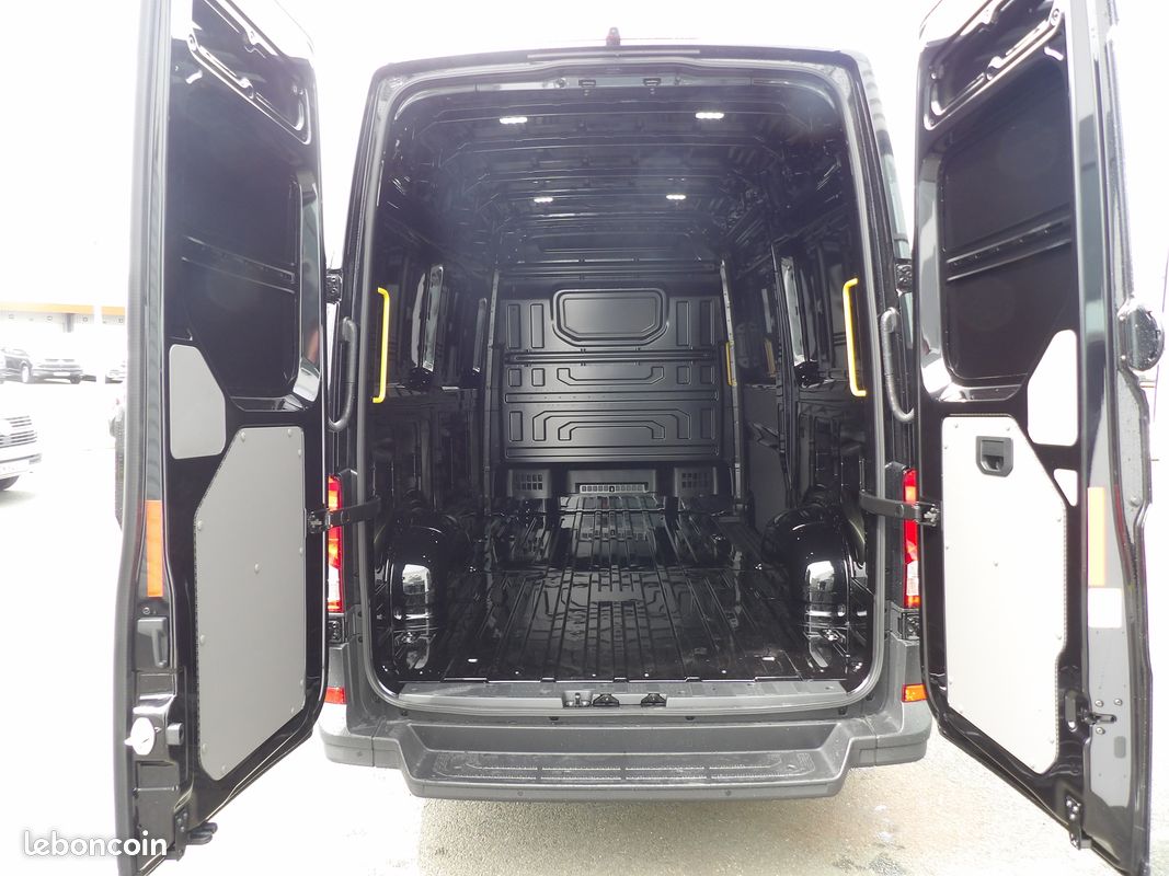 40 900 HT - Volkswagen Crafter 2L 177ch 3T5 L3H3 Business Line Plus BVA8 (image 3)