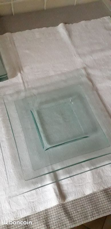 Assiettes en verre transparent (image 1)