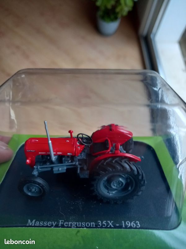 Tracteur Miniature Massey Ferguson 35X 1963 - Modèle 1:43 Universal Hobbies - Occasion