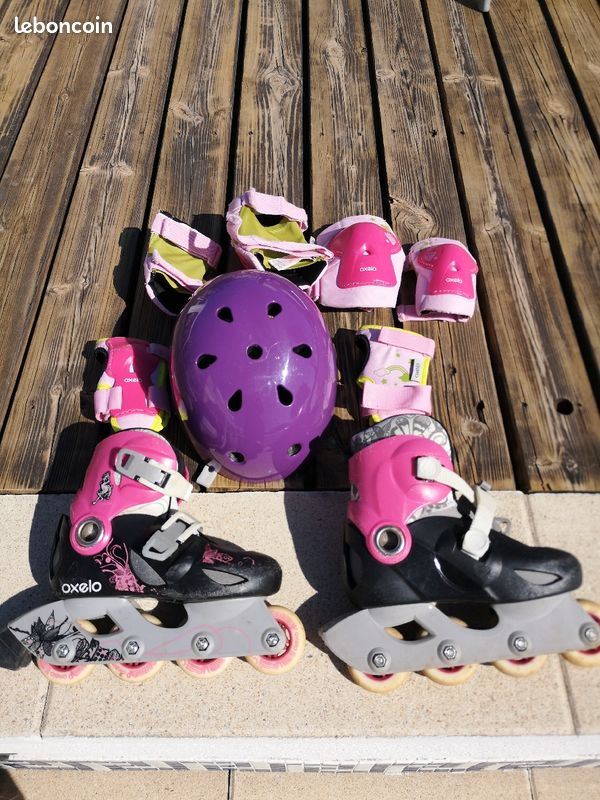 Roller avec casque et protections genoux coudes et poignets (image 1)