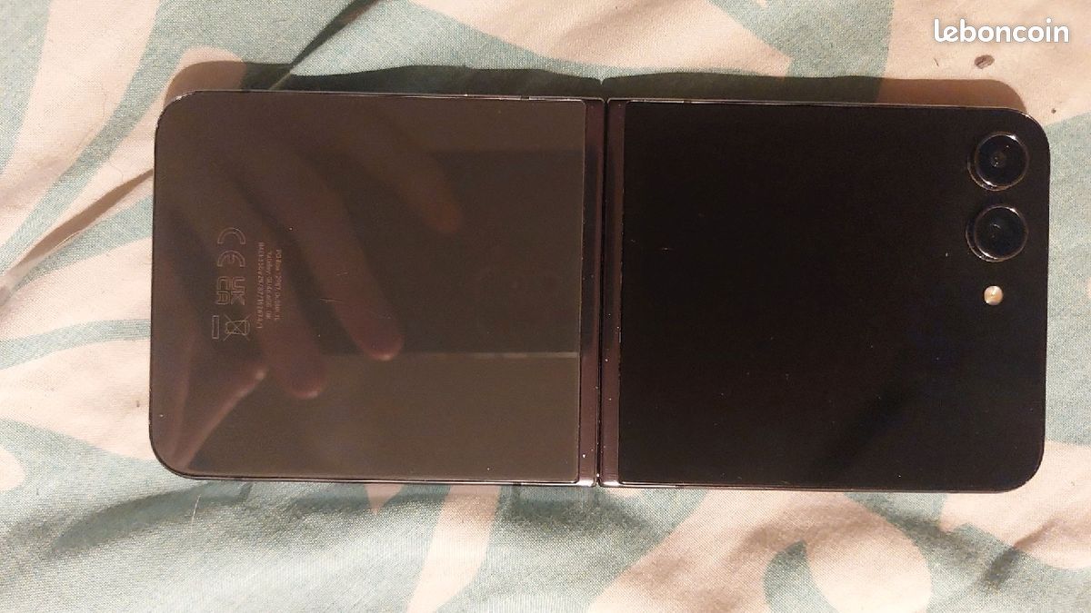 Z flip 5 (image 1)