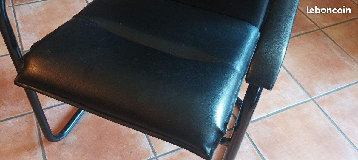 Lot de 4 fauteuils de table style cantilever noir et métal (image 7)