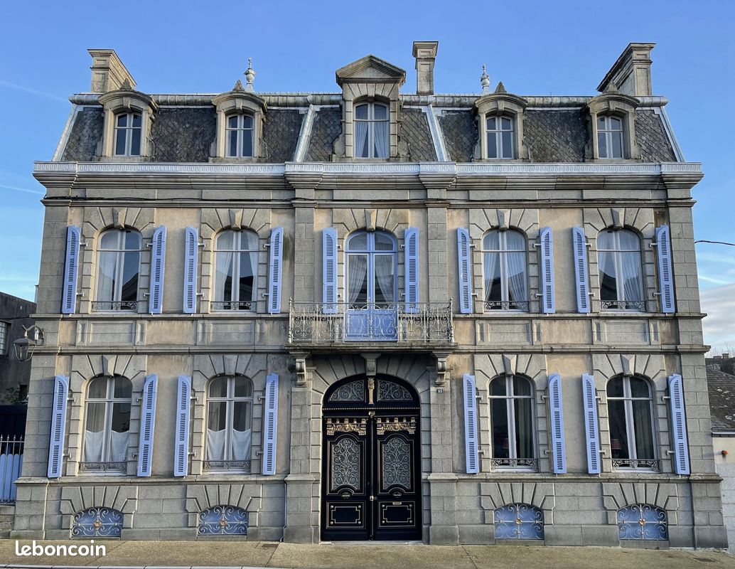 Maison 15 pièces 427 m² · à Mayenne · 427 m² · 880 000 €