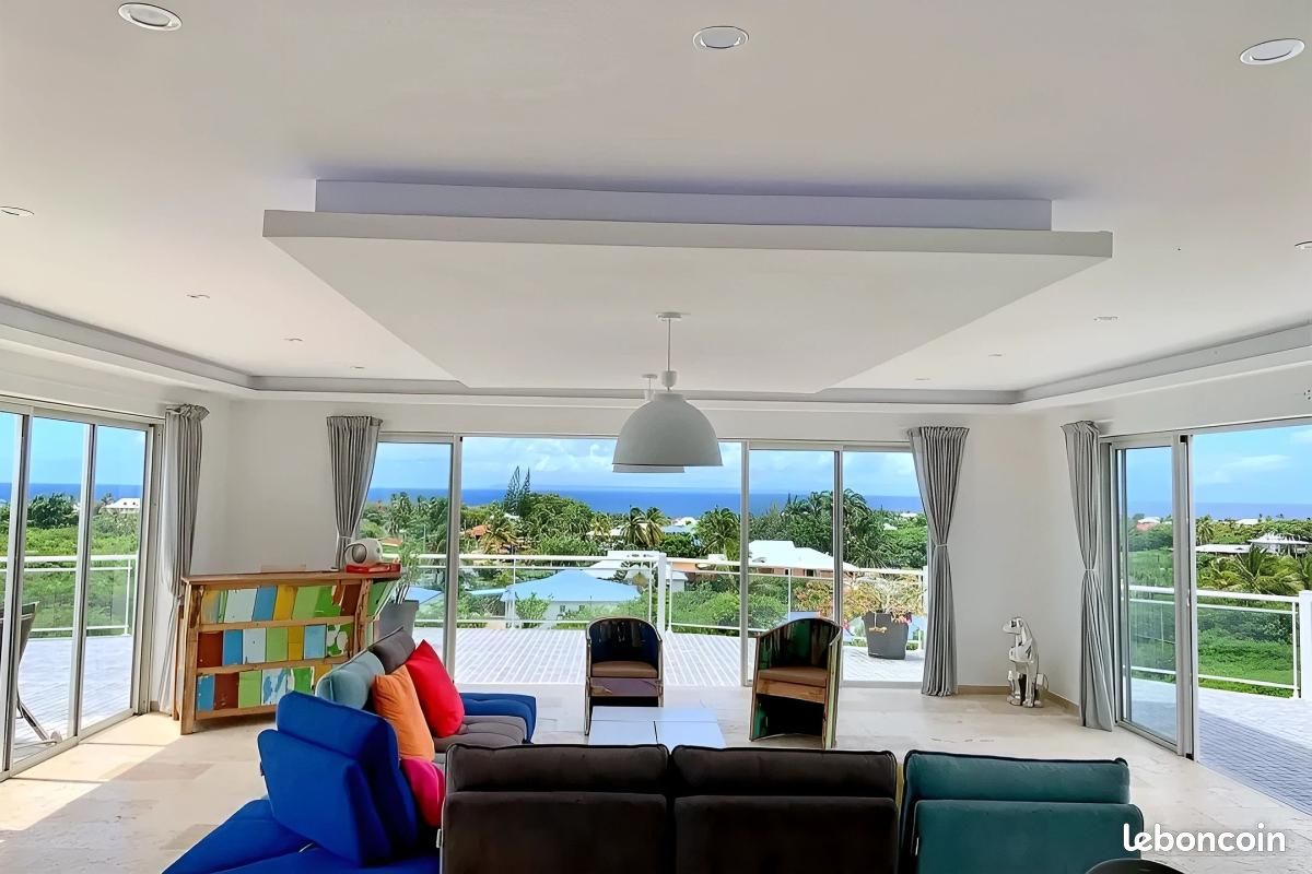 Maison 8 pièces 323 m² · à Saint-François · 323 m² · 1 575 000 €