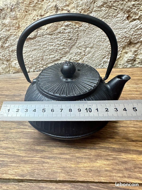Théière noire en fonte japonaise vintage 0,65 L, 1,5 kg, avec filtre (image 2)