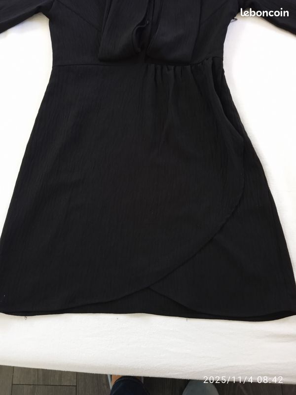 Petite Robe Noire Stradivarius - Taille L, Asymétrique, Neuve Avec étiquettes
