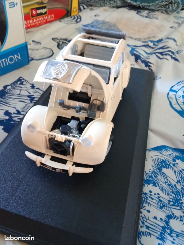 Maisto Citroën 2CV 1952, Modèle Réduit 1/18, édition Spéciale Gris Argent