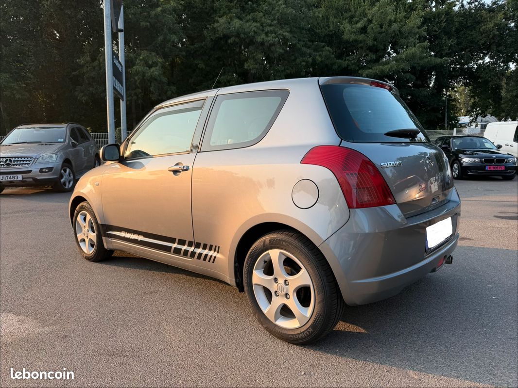 Suzuki Swift 1.5 VVT 3p / Véhicule très propre (image 3)