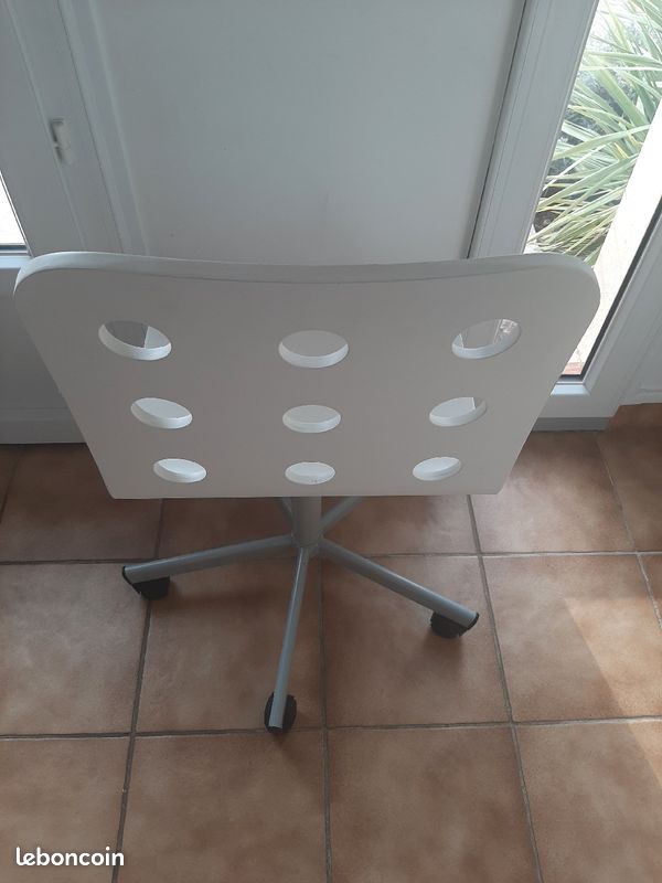Chaise blanche (image 2)