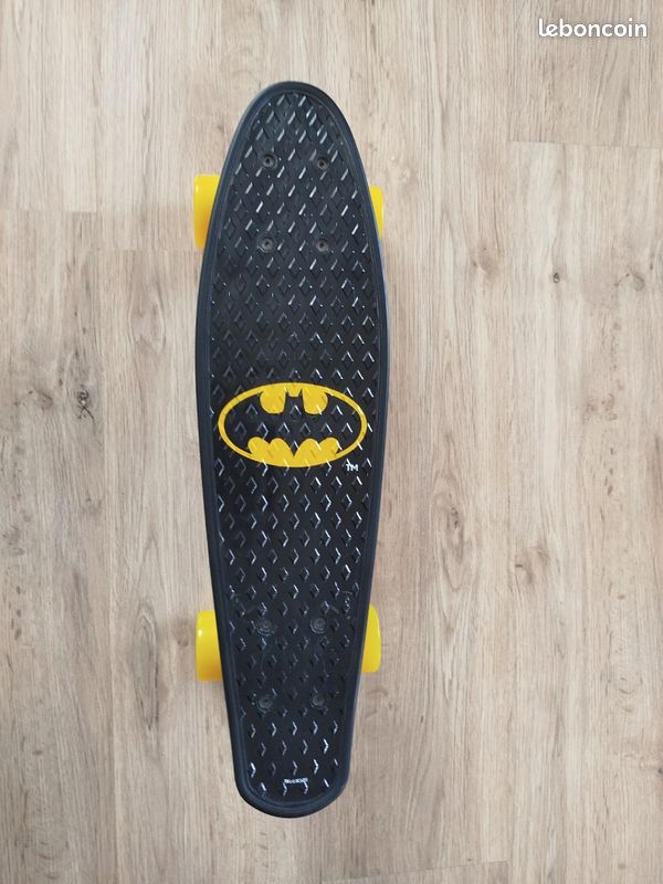 Petit skateboard Batman neuf (image 1)