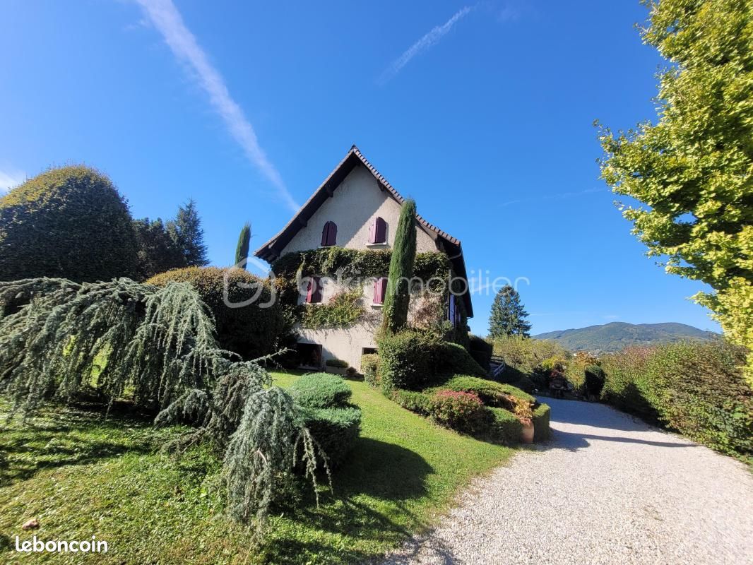 Maison 10 pièces 370 m² · à Voiron · 370 m² · 1 090 000 €