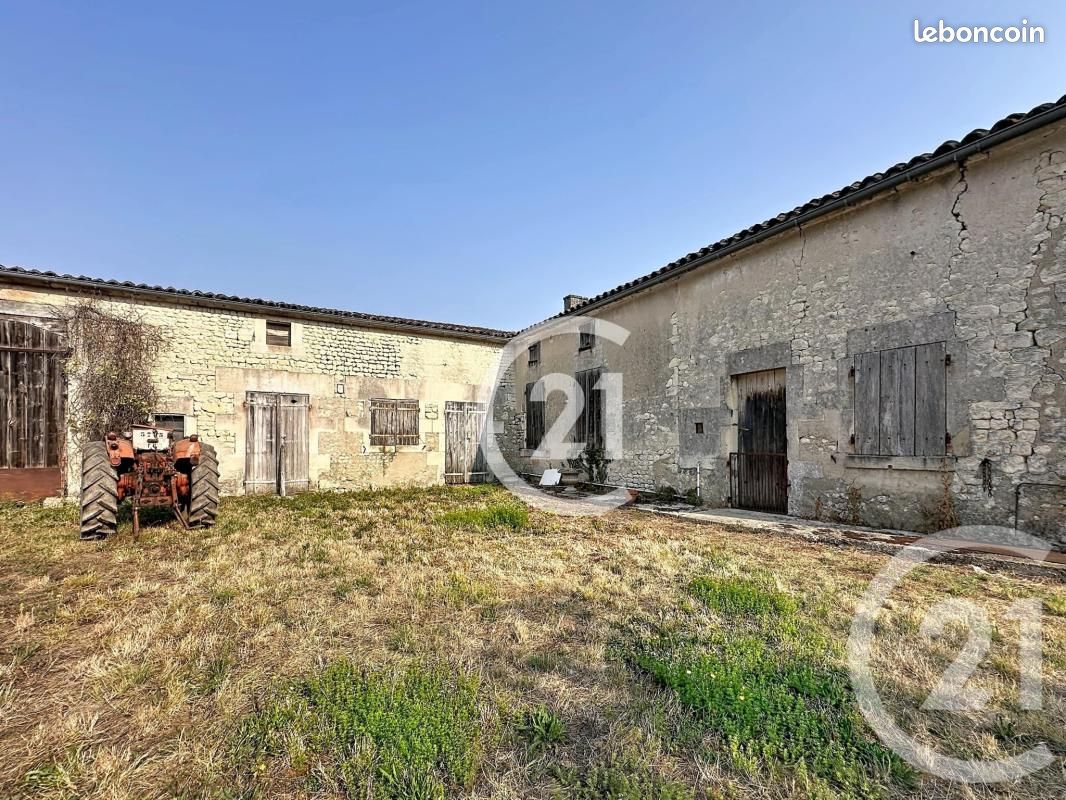 Maison 7 pièces 239 m² · à Juillac-le-Coq · 239 m² · 76 300 €