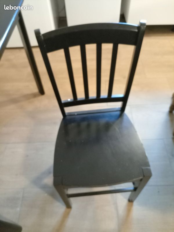 Table noire rectangulaire en bois avec sa chaise (image 5)