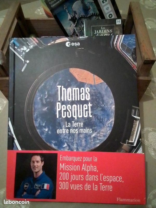 📚 - THOMAS PESQUET – La Terre entre nos mains (Flammarion/ESA) (image 3)