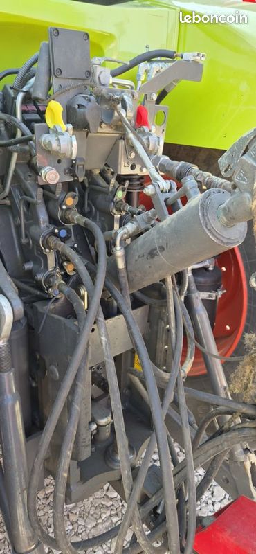 Claas Arion 650 CIS + (image 23)