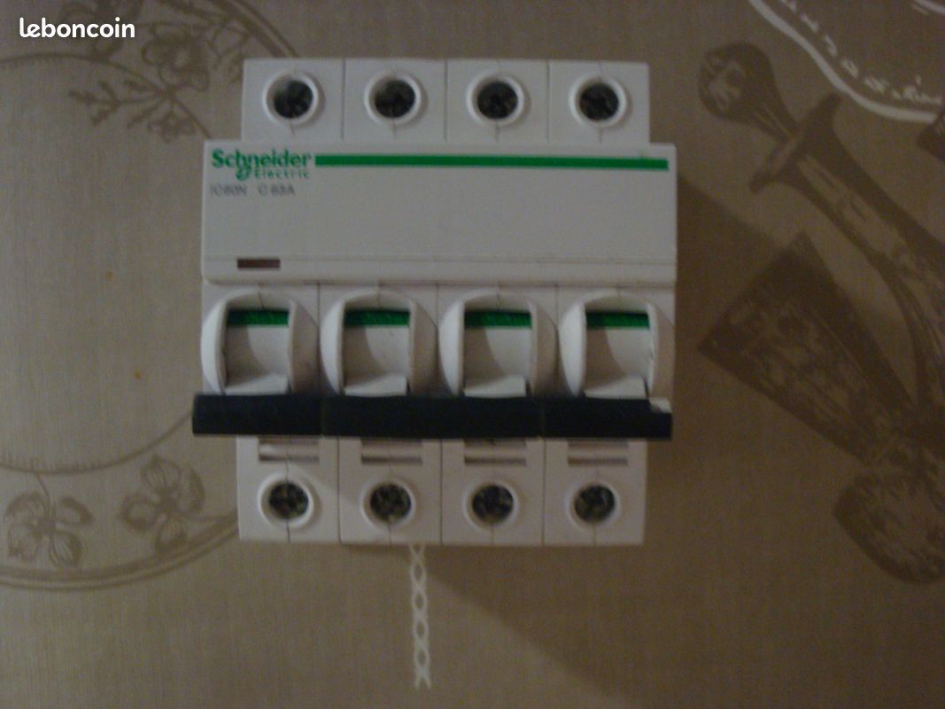 Disjoncteur Modulaire 63A 4P 15kA Courbe C