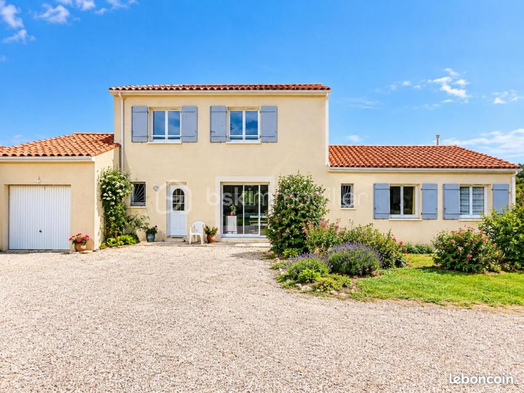 Maison 11 pièces 250 m² · à Mazerolles · 250 m² · 468 000 €