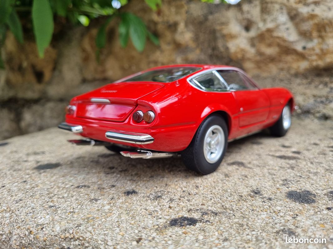 Hot Wheels Ferrari 365 GTB/4 Daytona – 1/18 – Rouge – LE301