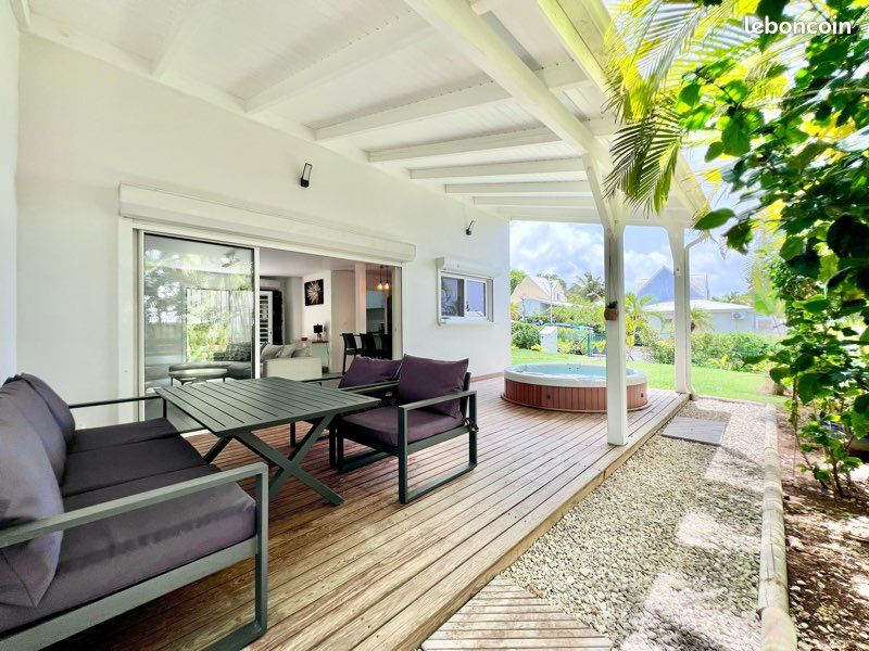 Maison 4 pièces 82 m² · à Sainte-Anne · 82 m² · 1 960 €