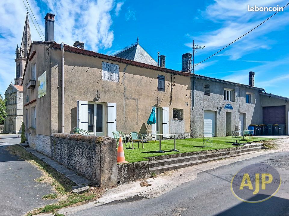 Maison 10 pièces 309 m² · à Saint-Christoly-Médoc · 309 m² · 422 200 €