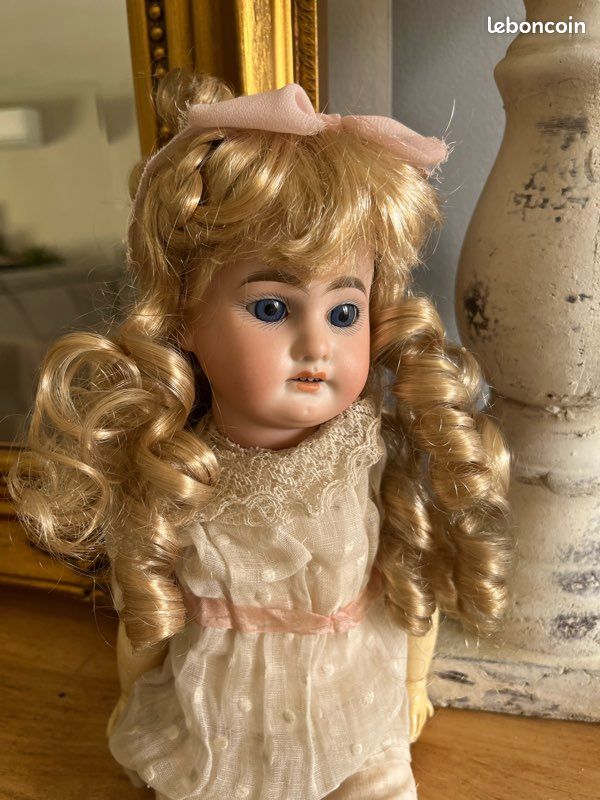 Poupée de collection en porcelaine occasion