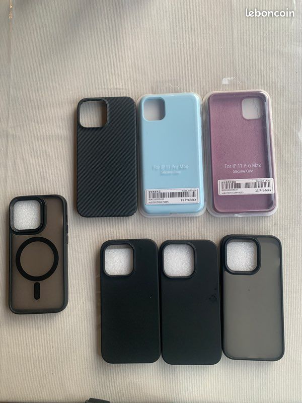 Le lot de 7 coques iPhone (image 1)