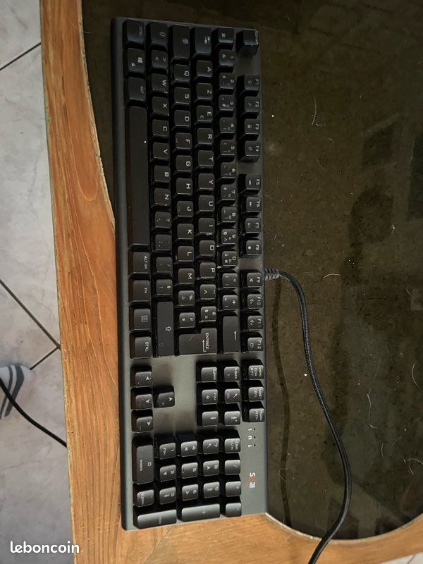 Clavier rgb switch bleu (image 1)