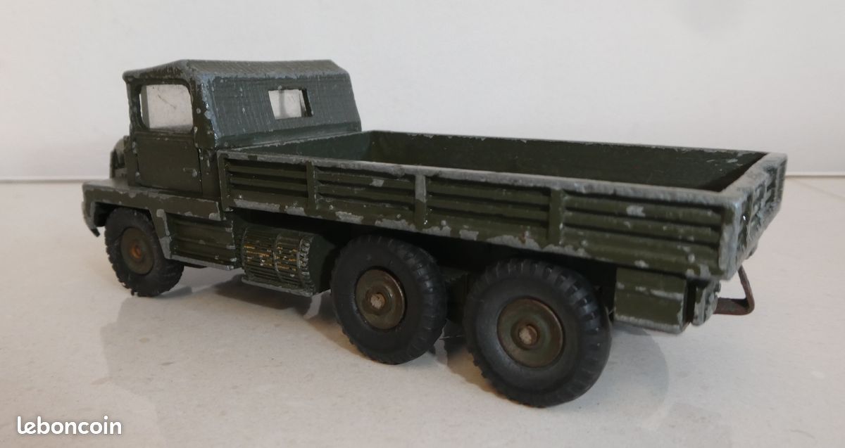 DINKY TOYS. Camion militaire gazelle Berliet (824). Boîte d