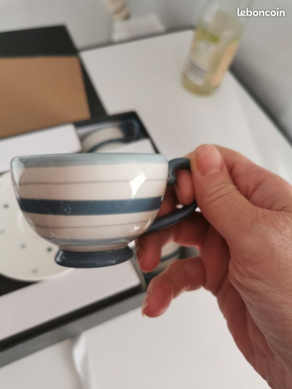 Service à café blanc et bleu (image 3)
