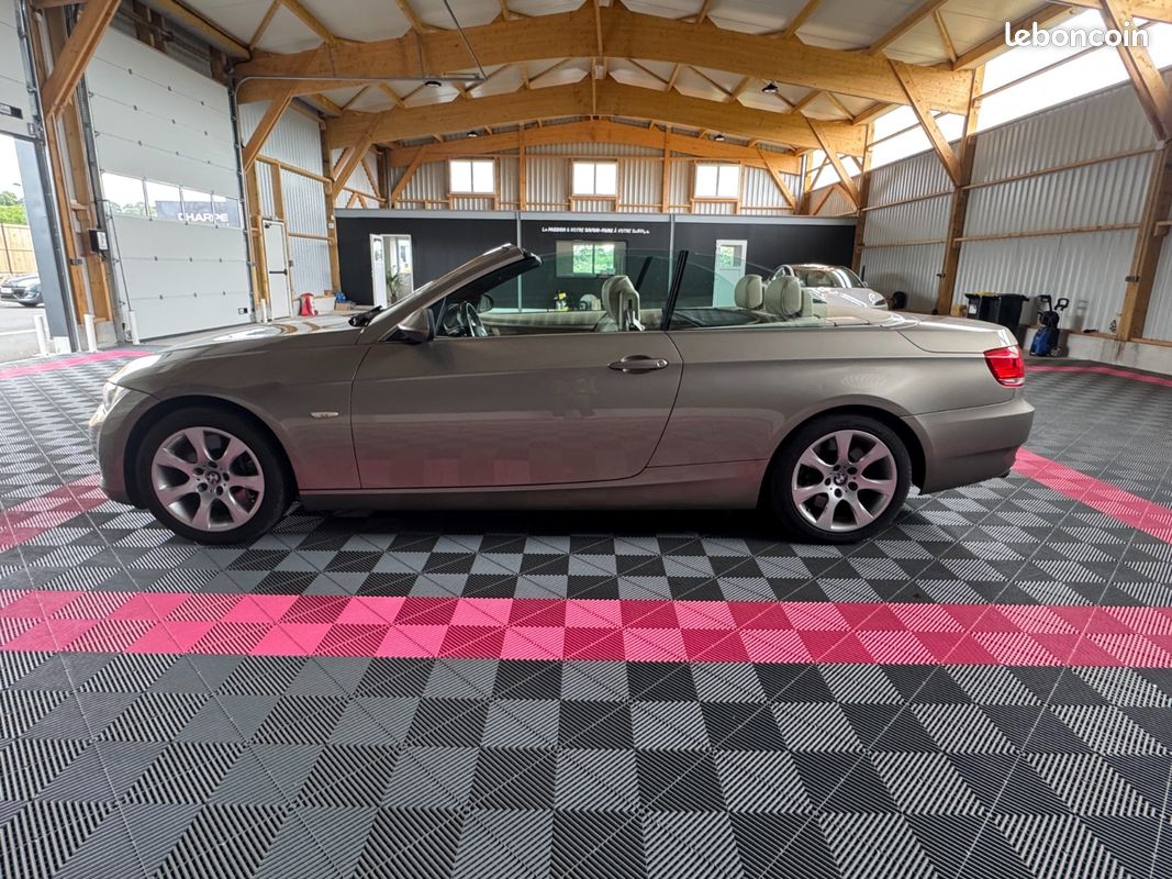 BMW SERIE 3 CAB E93 330i Luxe A (image 16)