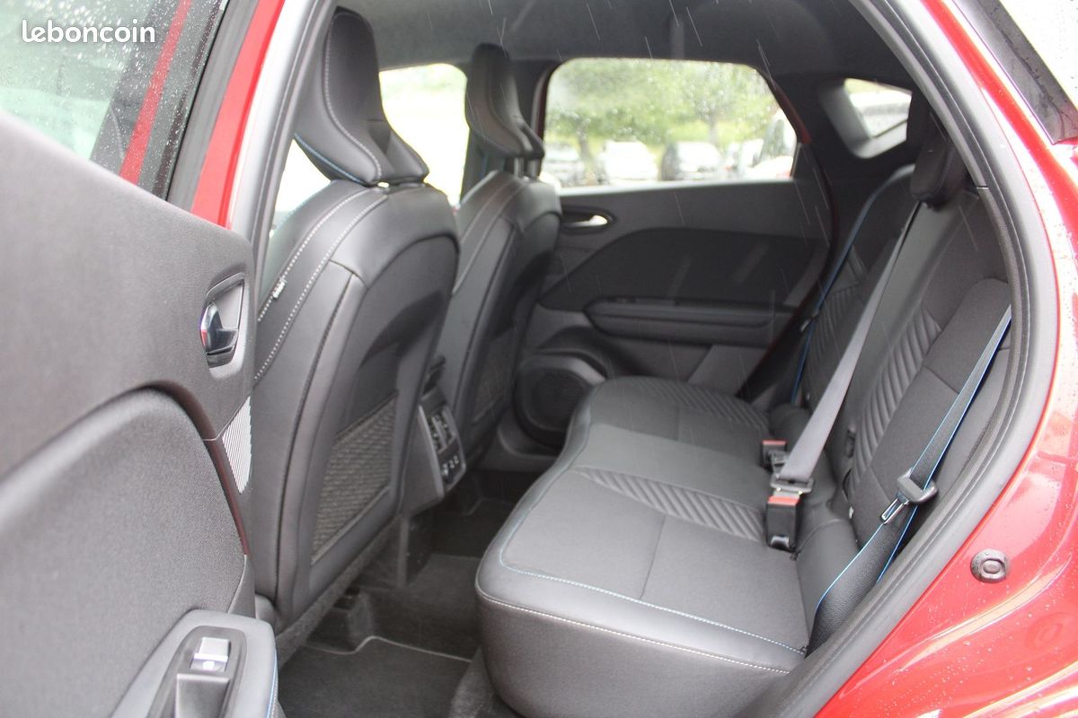 Renault CAPTUR 5 ESPRIT ALPINE 1L6 E-TECH FULL HYBRID 145 CV BOITE AUTO CAMÉRA 360 CUIR JANTES 19 (image 10)