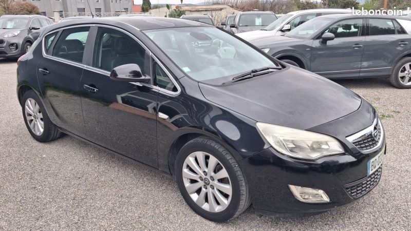 Opel ASTRA 1.3 CDTI95 FAP COSMO (image 6)