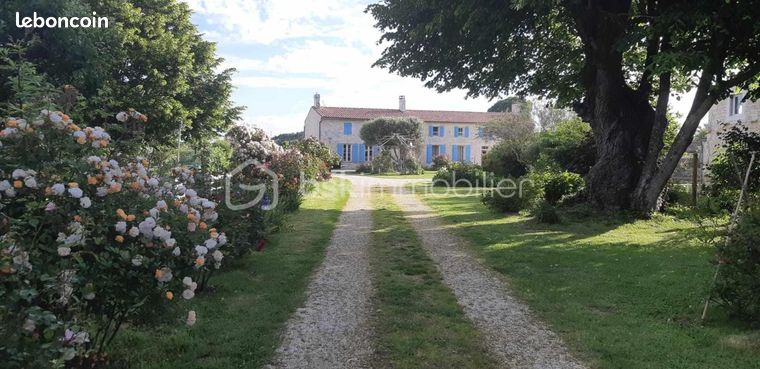 Maison 7 pièces 235 m²