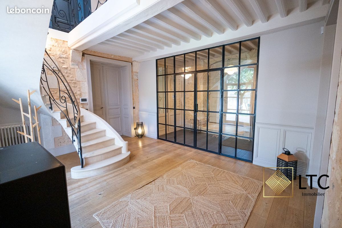 Maison 20 pièces 524 m² · à Montguyon · 524 m² · 998 000 €