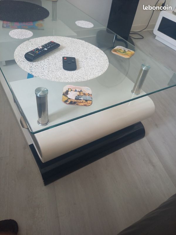 Table salon verre avec 2 tiroirs 1m35x65 (image 1)