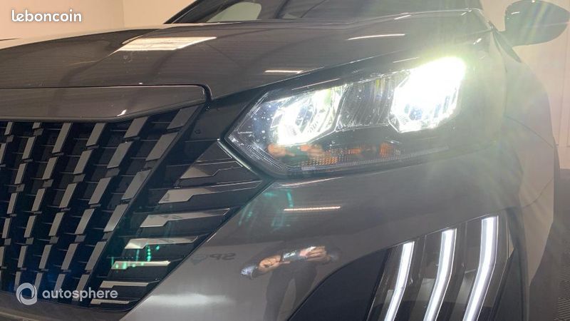 Peugeot 2008 1.2 Hybrid 110ch Allure e-DCS6 (image 17)