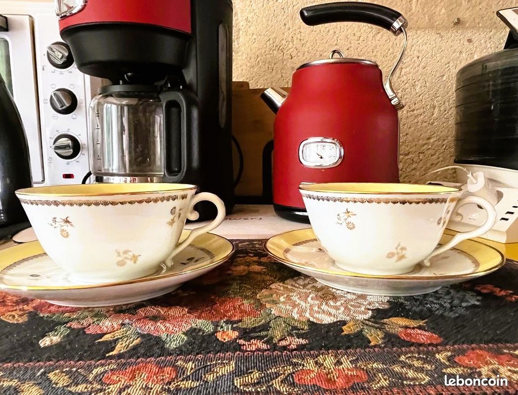 2 tasses à thé et soucoupes vintage LF Véritable Porcelaine dorée (image 1)