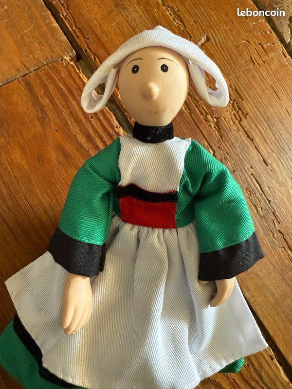 Figurine Ancienne Bécassine En Bois, Bon état Pour Son âge