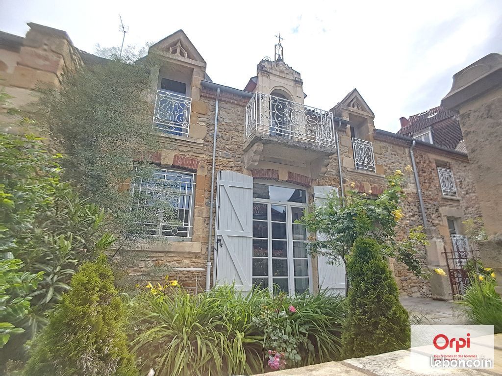 Maison 5 pièces 167 m² · à Montluçon · 167 m² · 1 095 €