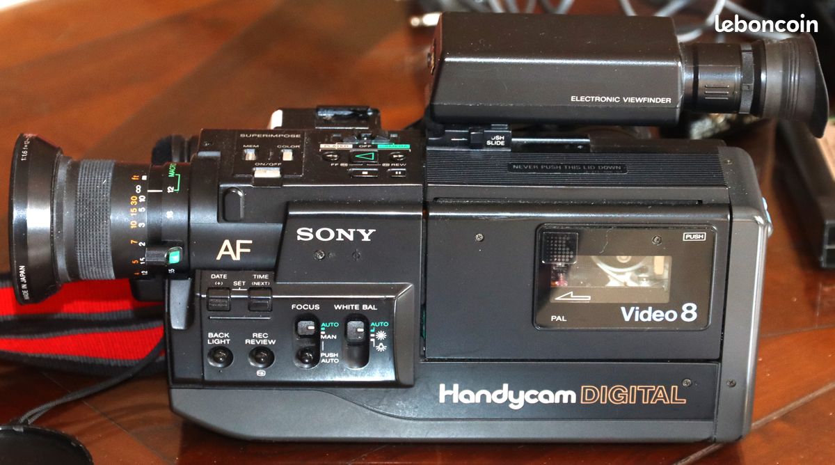 Camescope SONY Handycam Digital 8 CCD-V50E (image 1)