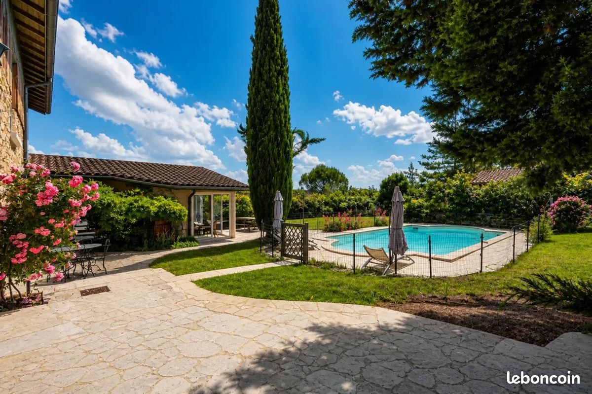 Maison 10 pièces 236 m² · à Frontonas · 236 m² · 945 000 €