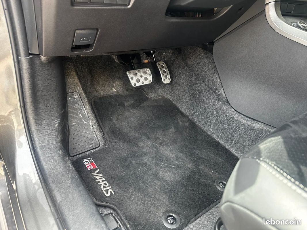 TOYOTA Yaris GR BVA 280ch - 2 100 km - CarPlay - Première main - Pack Track (image 17)