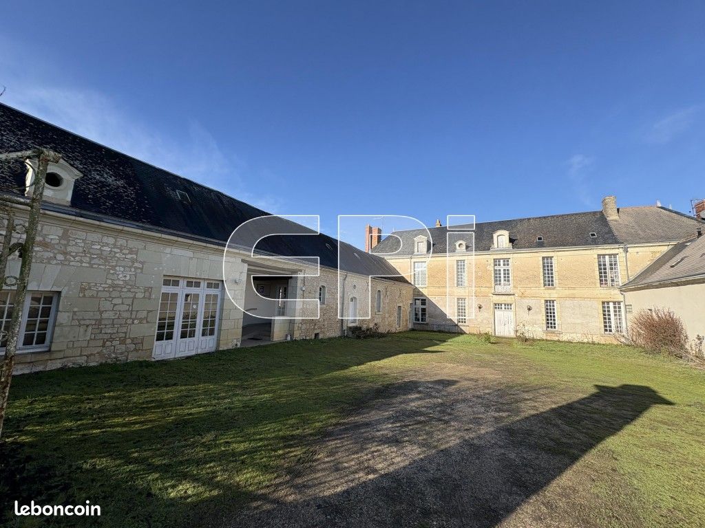 Maison 12 pièces 370 m² · à Montreuil-Bellay · 370 m² · 139 900 €