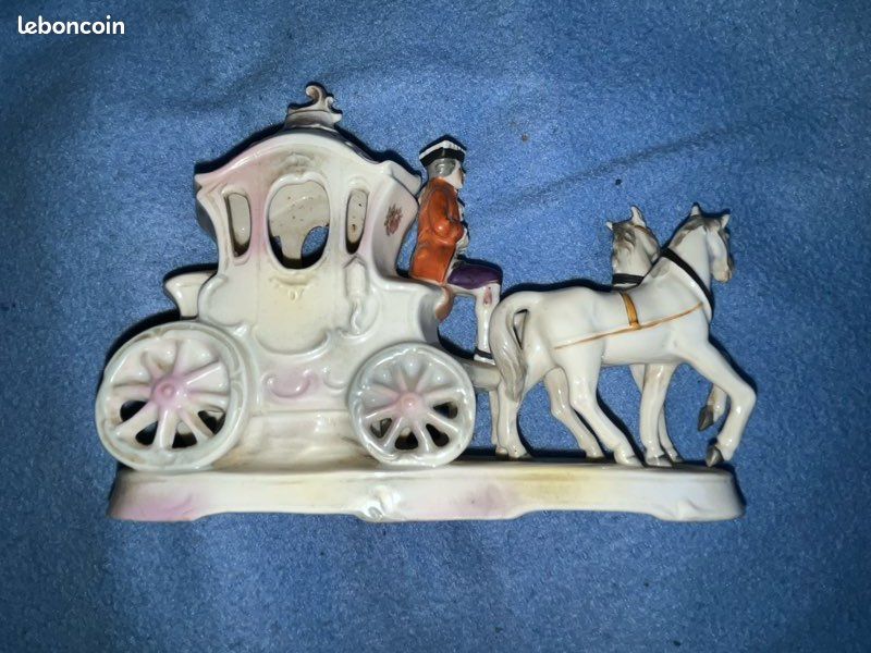 Ancienne Bonbonnière En Porcelaine L.F. Avec Scène De Calèche, XXe Ou Avant