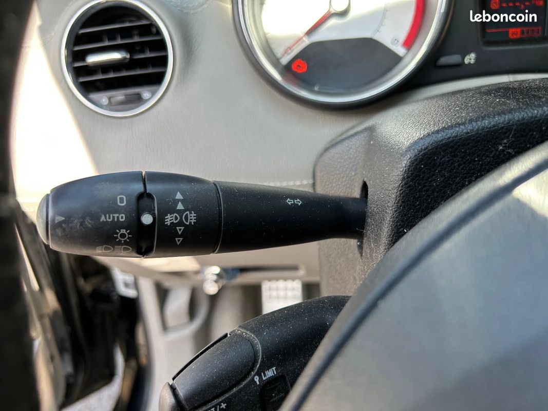 PEUGEOT 308 CC 2.0 HDi 16V 140ch FAP Féline (image 14)