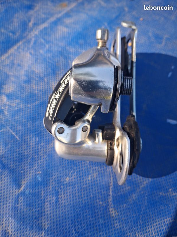 BRAZE DERAILLEUR AVANT CAMPAGNOLO MIRAGE 9 VITESSES SUR VÉLO