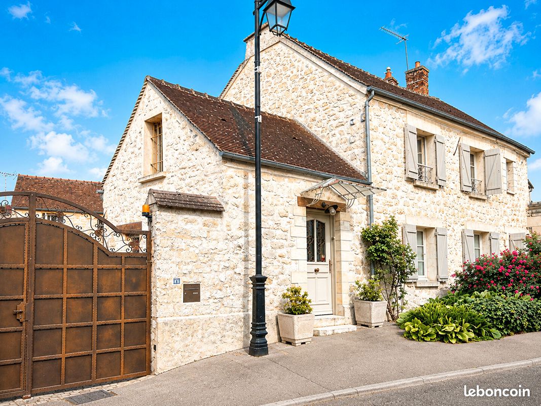 Maison 8 pièces 275 m² · à Orry-la-Ville · 275 m² · 675 000 €